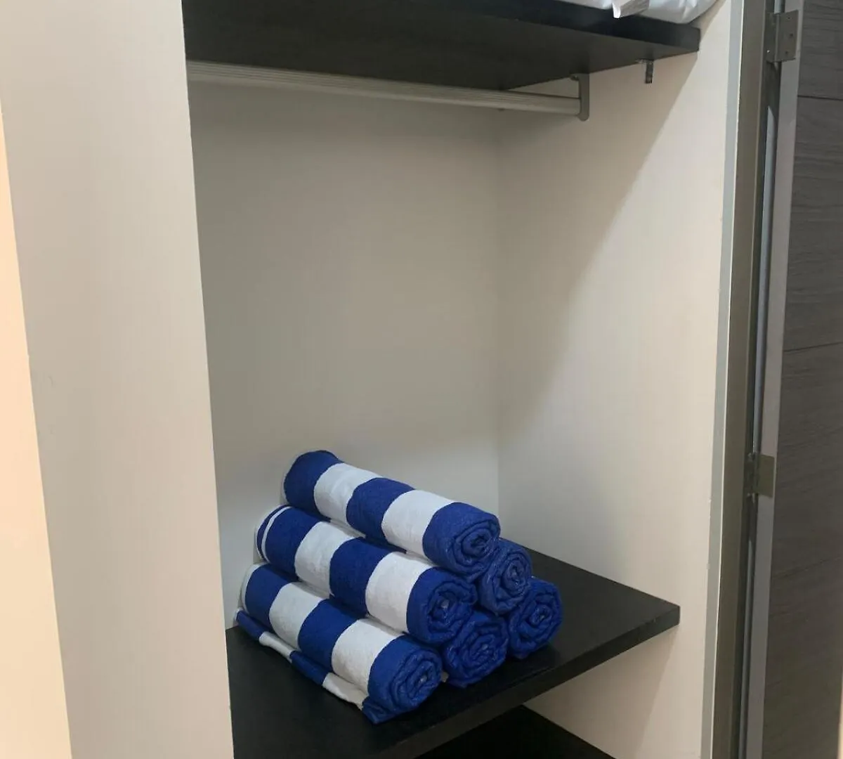 דירות Departamento En מזטלן